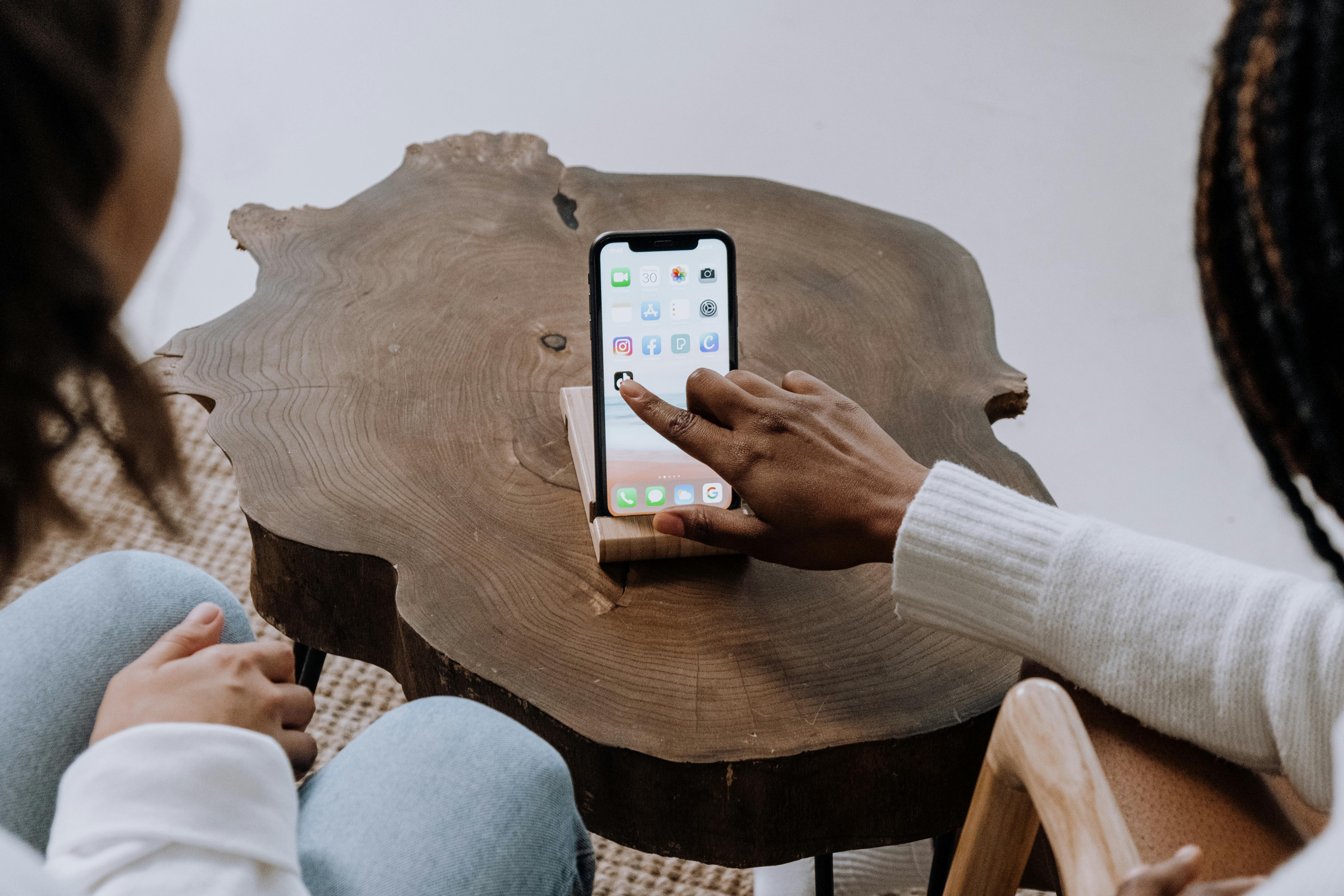 How to Properly Reset Your AirPods for Effective Use in 2025